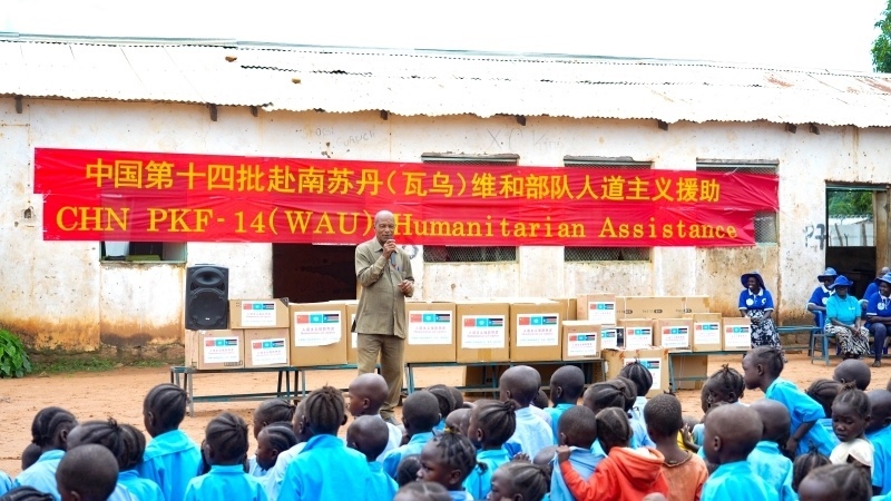 當(dāng)?shù)卣砀屑ぶ袊俦?。王軍杰攝