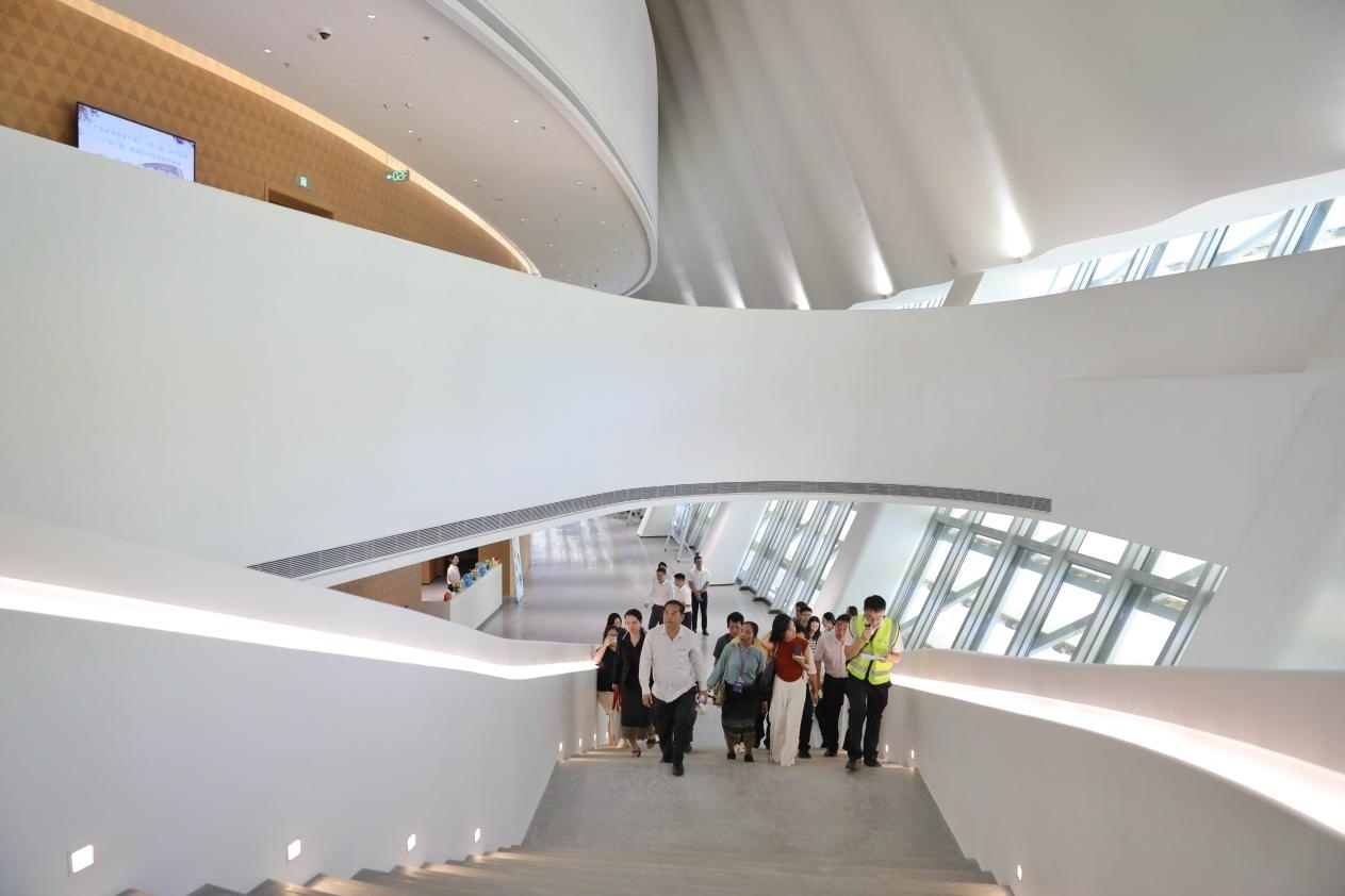 亞洲媒體考察團(tuán)正在上樓?！吨袊?jīng)濟(jì)周刊》記者 肖翊攝