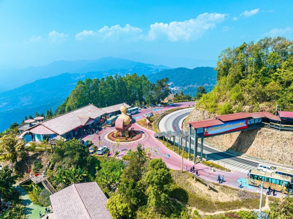 這是位于班洪鄉(xiāng)班洪村下班壩自然村的葫蘆王地AAAA級景區(qū)游客服務中心。（滄源縣融媒體中心供圖）