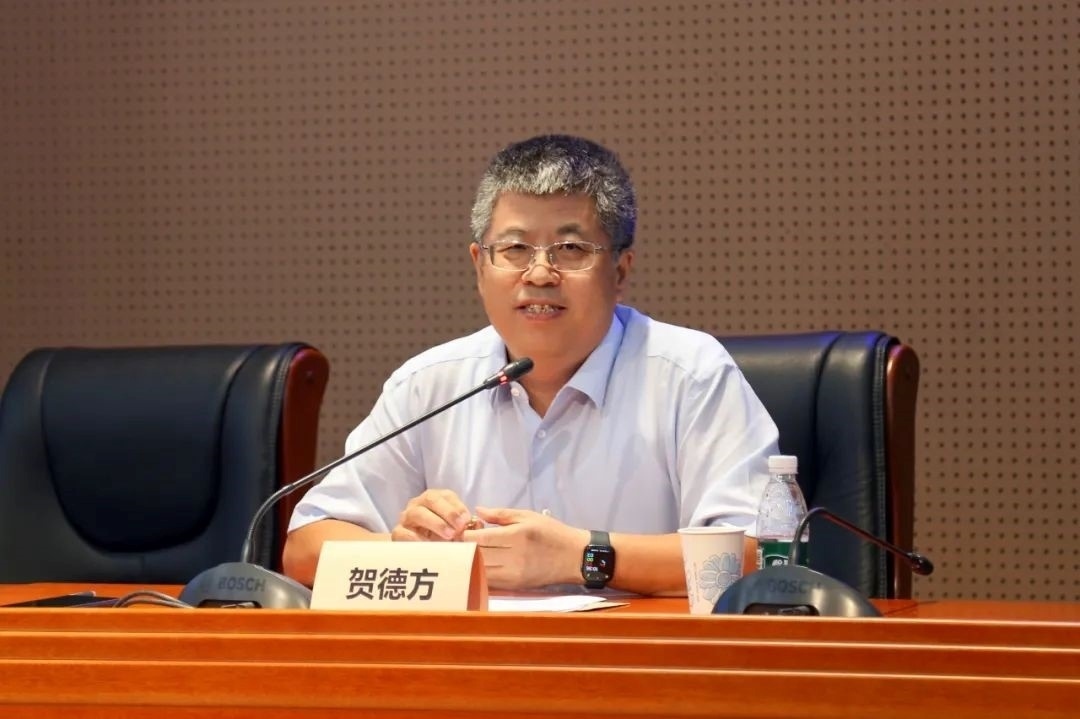 國務(wù)院參事、科技部原副秘書長、中國科技評估與成果管理研究會理事長賀德方致辭。主辦方供圖