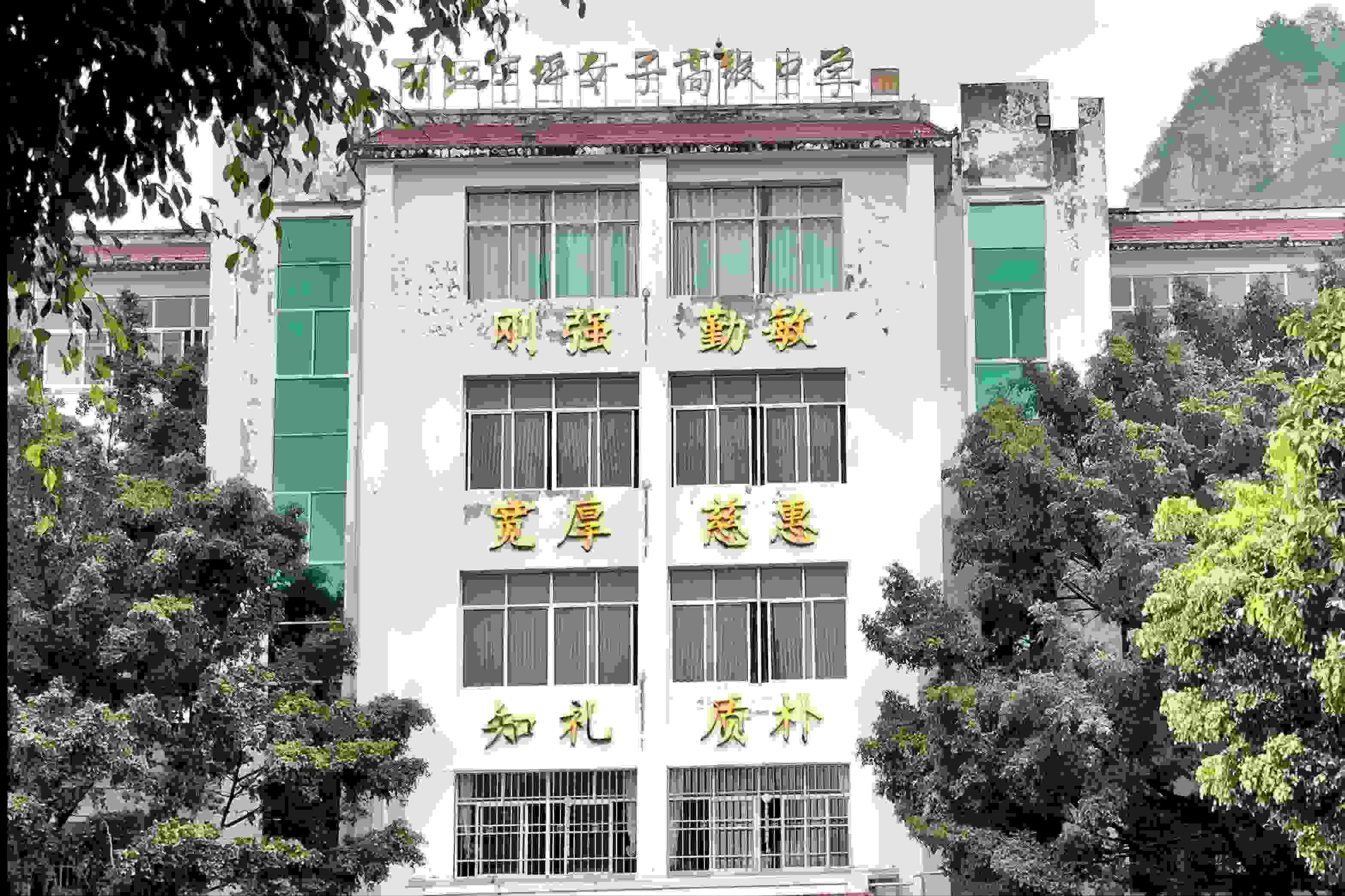 華坪女高教學樓。人民網(wǎng)記者 劉微攝