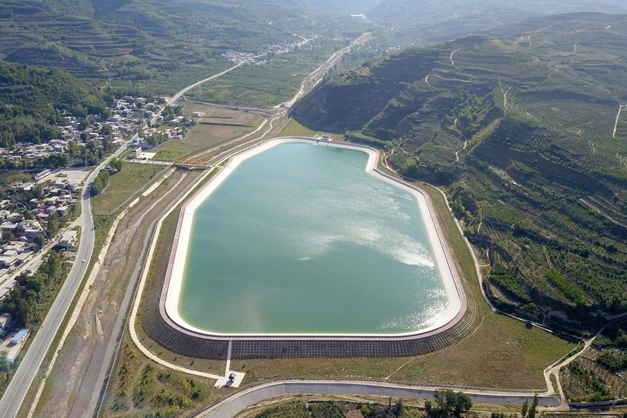 這是在天水市拍攝的已投用的天水城區(qū)引洮供水工程楊家灣調蓄水池（無人機照片）。新華社記者 范培珅 攝