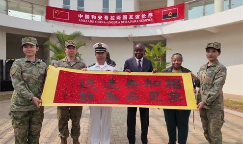 向內(nèi)圖大學(xué)贈送書法作品。內(nèi)圖大學(xué)孔子學(xué)院供圖