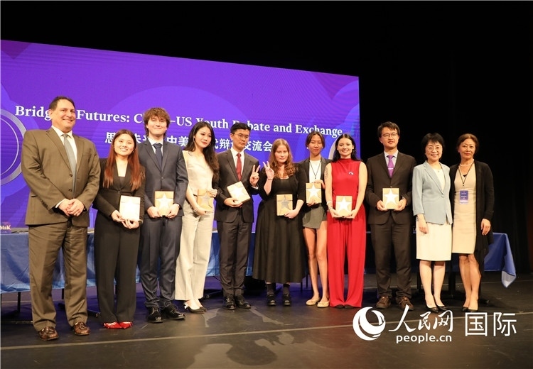 3、當天還舉行了以“中美青年未來說”為主題的中美“Z世代”辯論交流會。 人民網(wǎng)記者 李志偉攝