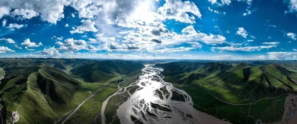 2024年7月31日在青海省果洛藏族自治州達日縣境內(nèi)拍攝的黃河（無人機全景照片）。