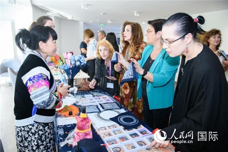 蠟染展示。傅永山攝