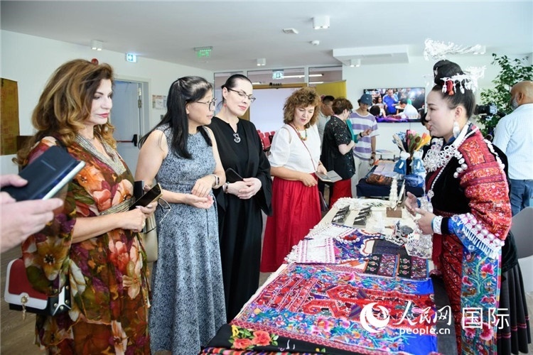 苗族銀器展示。傅永山攝