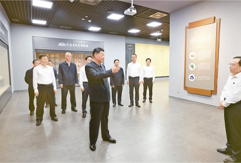 2024年9月10日，中共中央總書記、國家主席、中央軍委主席習(xí)近平在前往甘肅考察途中，來到陜西省寶雞市參觀寶雞青銅器博物院。 新華社記者 王曄/攝