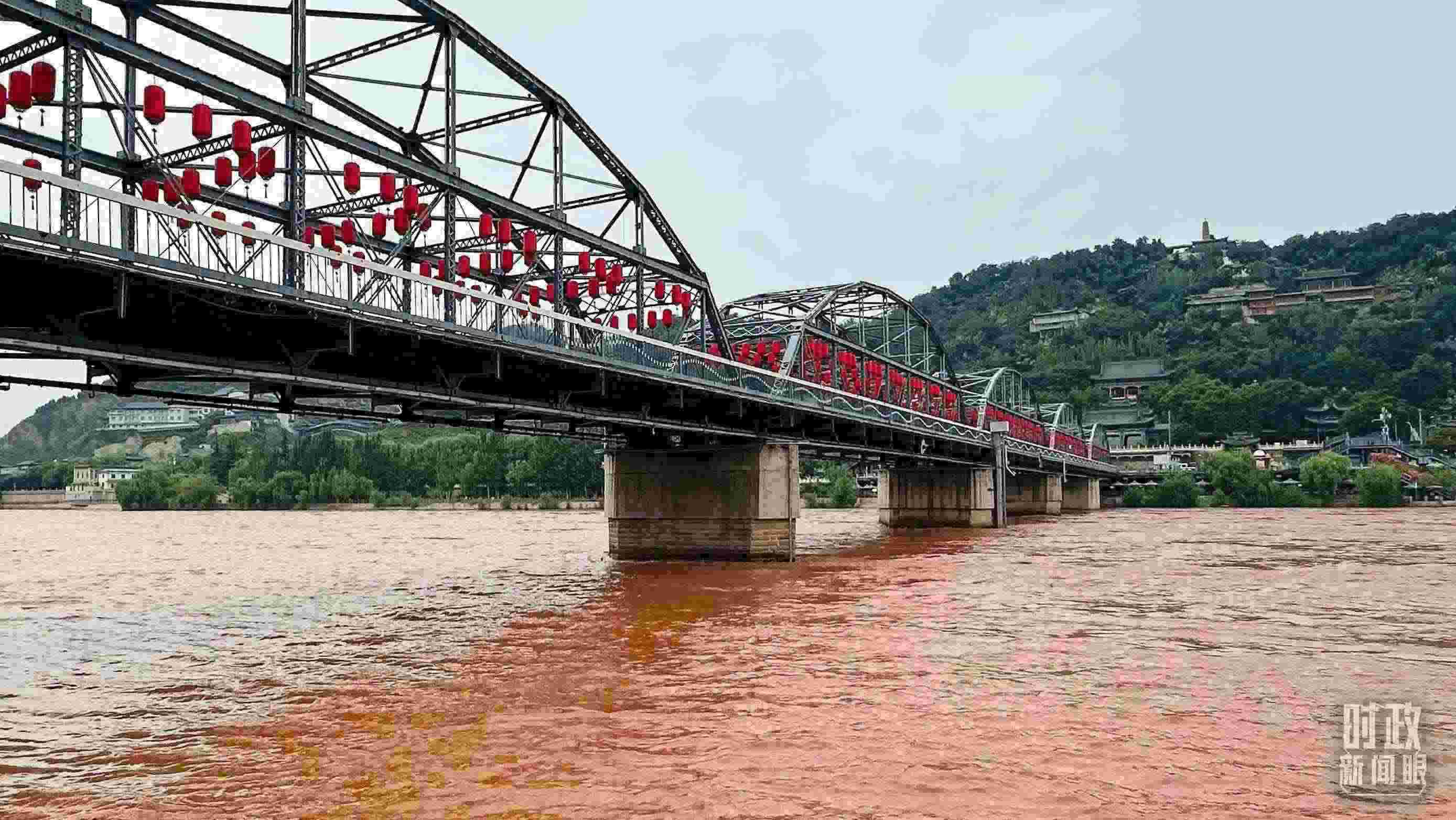 △黃河蘭州中山橋段。（總臺(tái)央視記者范一鳴拍攝）