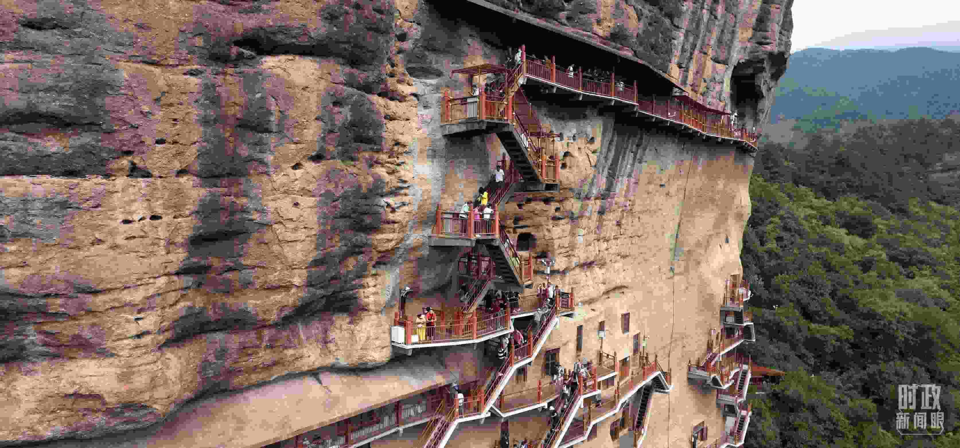 △麥積山石窟是國家5A級旅游景區(qū)，2024年上半年累計(jì)接待游客57萬人。（總臺(tái)國廣記者李晉拍攝）