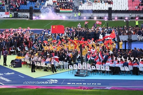 中國(guó)選手參加閉幕式。人民網(wǎng)記者 于超凡攝