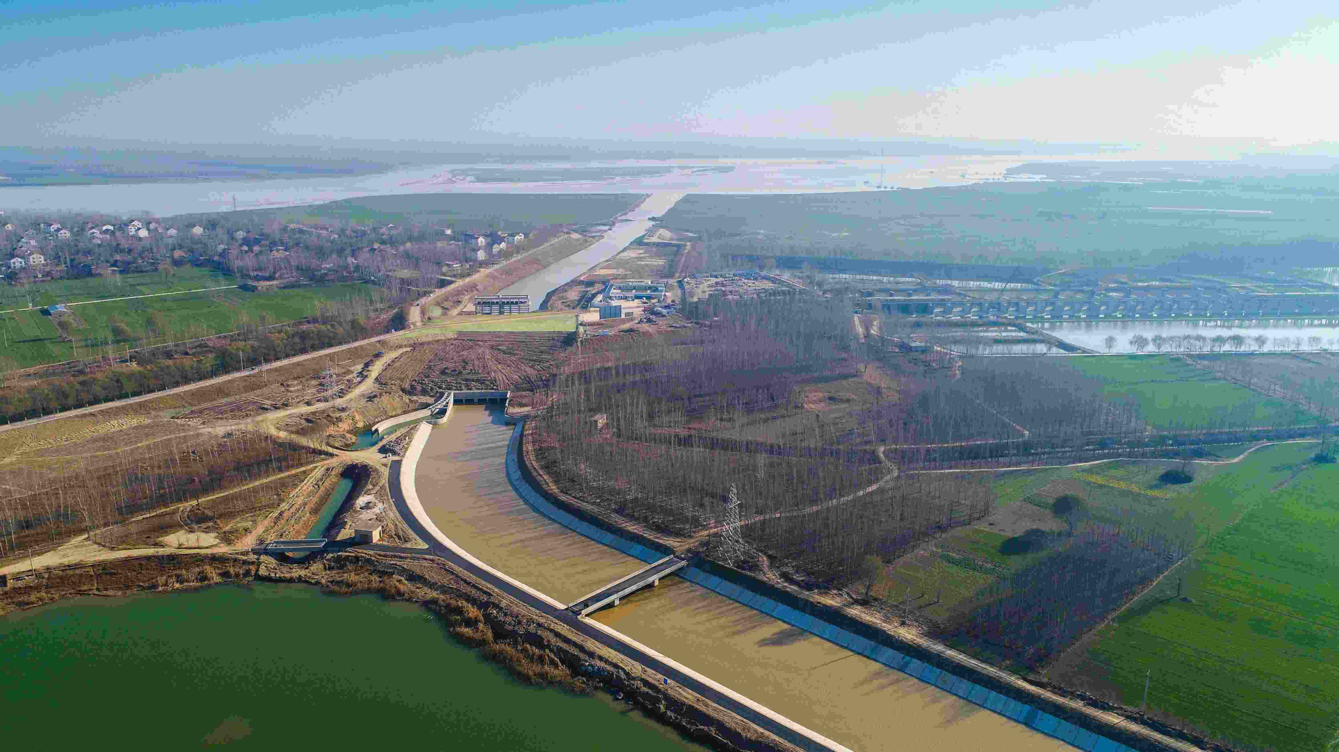 實(shí)施引黃入冀調(diào)水，助力華北地下水超采綜合治理和白洋淀生態(tài)環(huán)境修復(fù)。水利部水資源局供圖