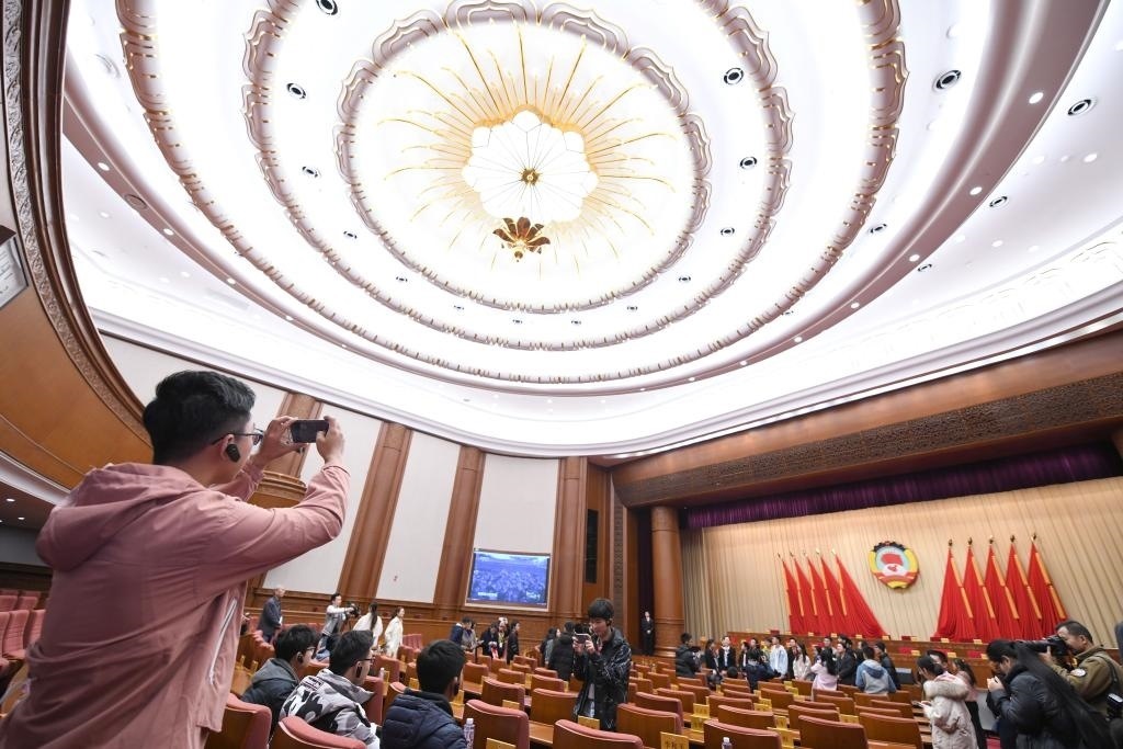 2019年11月16日，全國政協(xié)機(jī)關(guān)舉辦第一次公眾開放日活動，約200名高校師生、街道工作人員、退休干部、居民代表等參加。新華社記者 岳月偉 攝