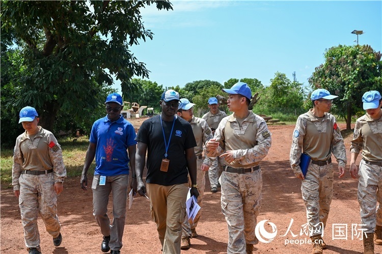 圖2 檢查組實地查驗。孫千攝