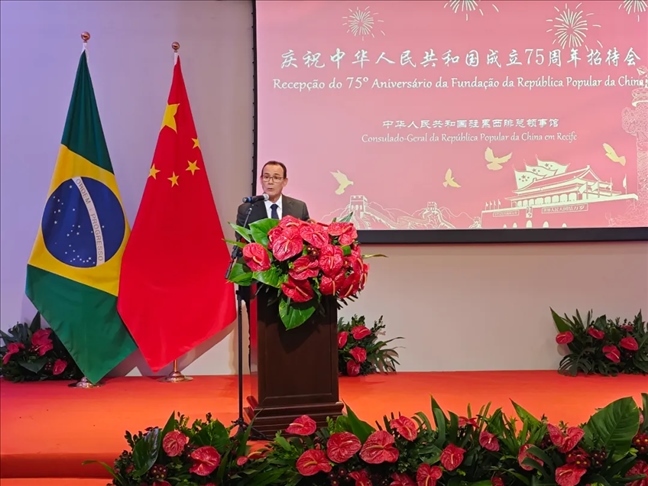 塞爾希培州州長(zhǎng)代表、副州長(zhǎng)索布拉爾在招待會(huì)上致辭。 中國(guó)駐累西腓總領(lǐng)館供圖