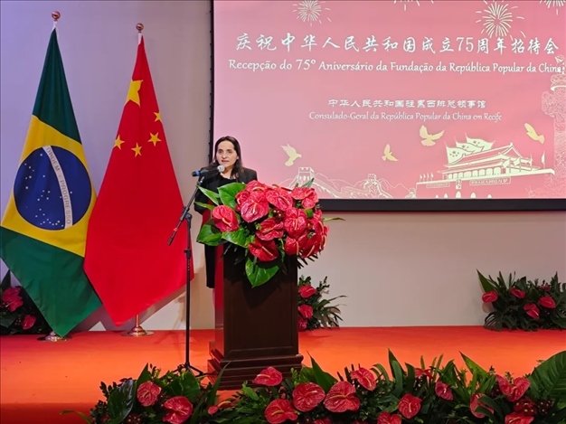 伯南布哥州州長(zhǎng)代表、科技廳長(zhǎng)維達(dá)爾在招待會(huì)上致辭。 中國(guó)駐累西腓總領(lǐng)館供圖