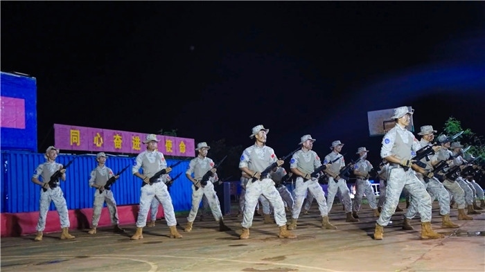 刺殺操展示氣勢(shì)沖天。孫千攝