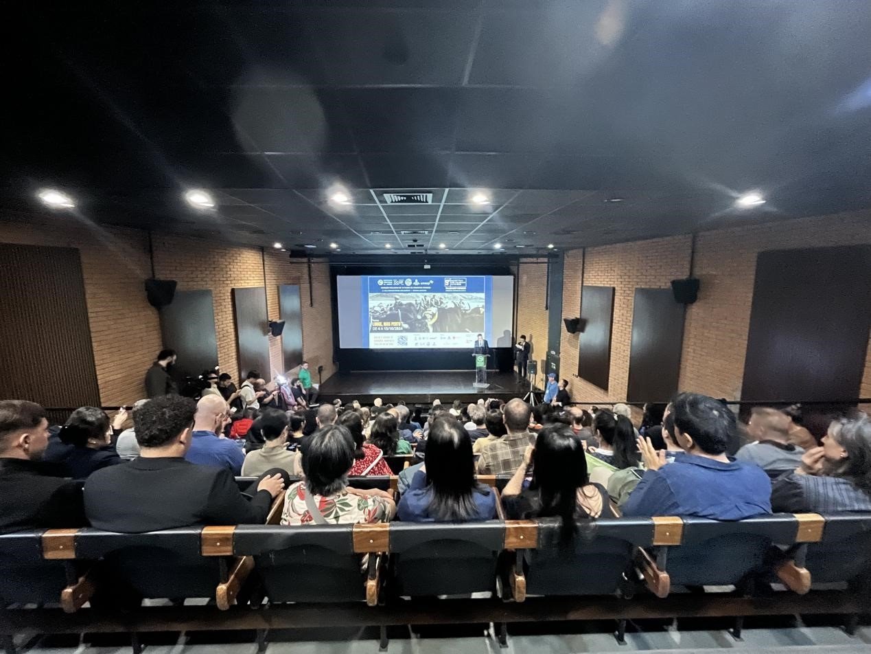 當(dāng)?shù)貢r(shí)間10月3日晚，由巴西圣保羅州立大學(xué)孔子學(xué)院舉辦的第九屆圣保羅中國(guó)電影展在圣保羅文化中心拉開(kāi)帷幕。巴西圣保羅州立大學(xué)孔子學(xué)院供圖