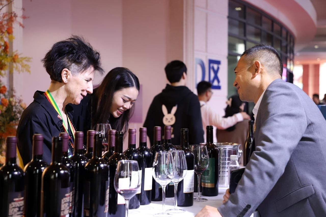 第五屆華僑進(jìn)口商品博覽會(huì)在浙江青田開(kāi)幕。新華社記者 張曉潔 攝