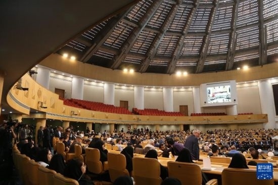 這是10月7日在伊朗首都德黑蘭拍攝的第七屆聲援巴勒斯坦兒童和青少年國際會議現(xiàn)場。新華社記者 沙達提 攝