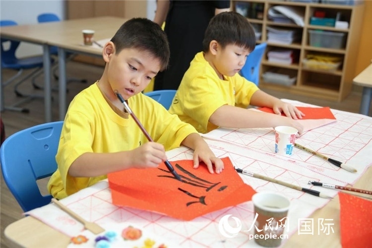 書法課。人民網(wǎng)中東中心分社塔里克·易卜拉欣攝