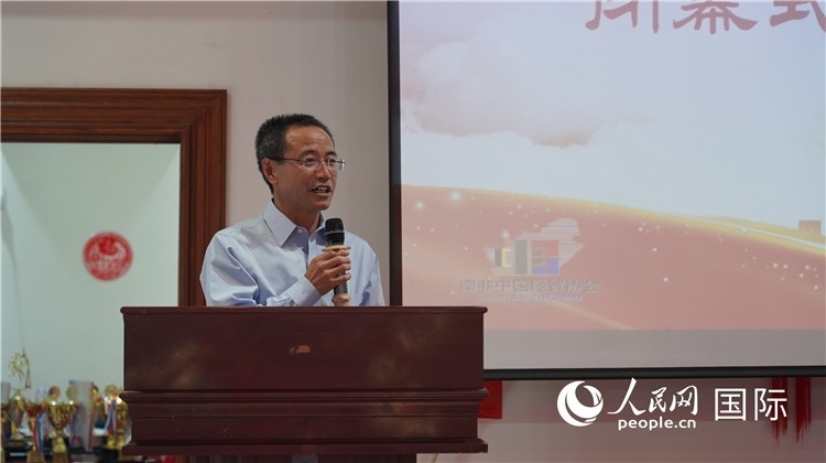 中國駐約翰內斯堡代總領事周育江在閉幕式上致辭。 人民網 張茜攝