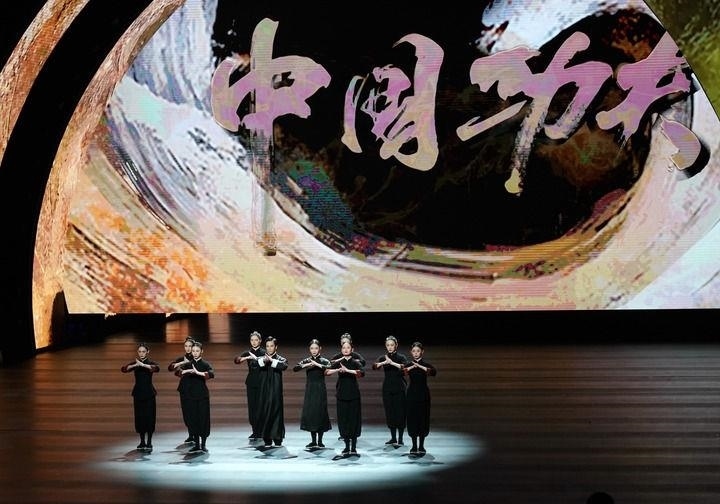 2024年9月19日，演職人員在北京文化論壇專場文藝演出中表演舞劇《詠春》。