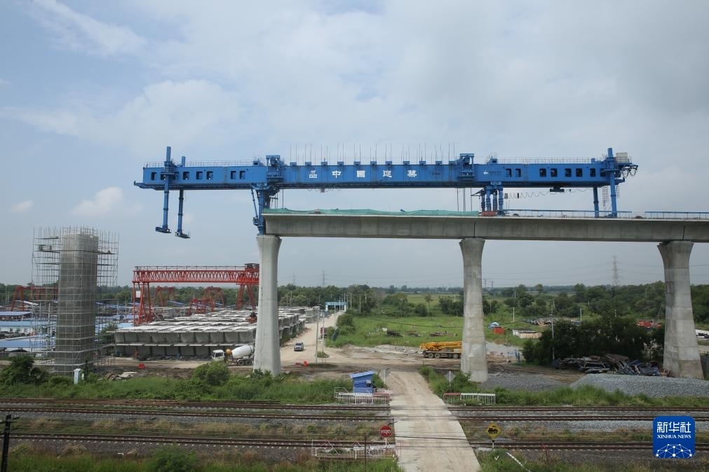 這是10月11日拍攝的位于泰國大城府的中泰高鐵項(xiàng)目4-3標(biāo)段施工現(xiàn)場。新華社記者 孫瑋彤 攝