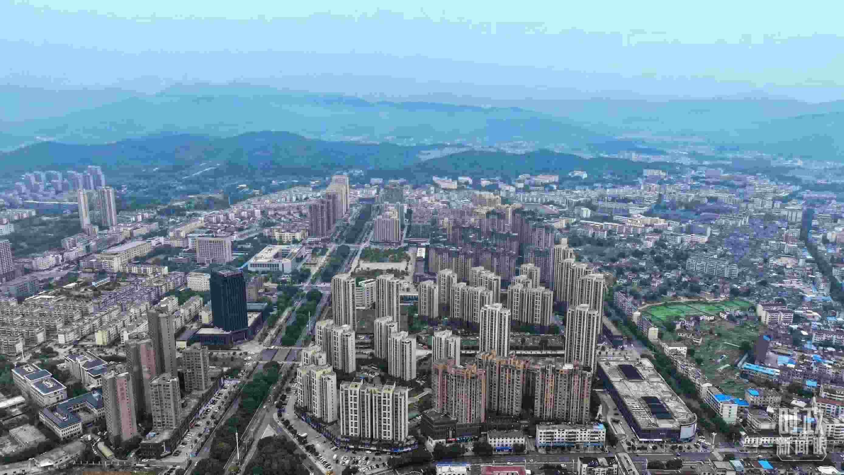 △俯瞰桐城市。（總臺記者葛啟文拍攝）