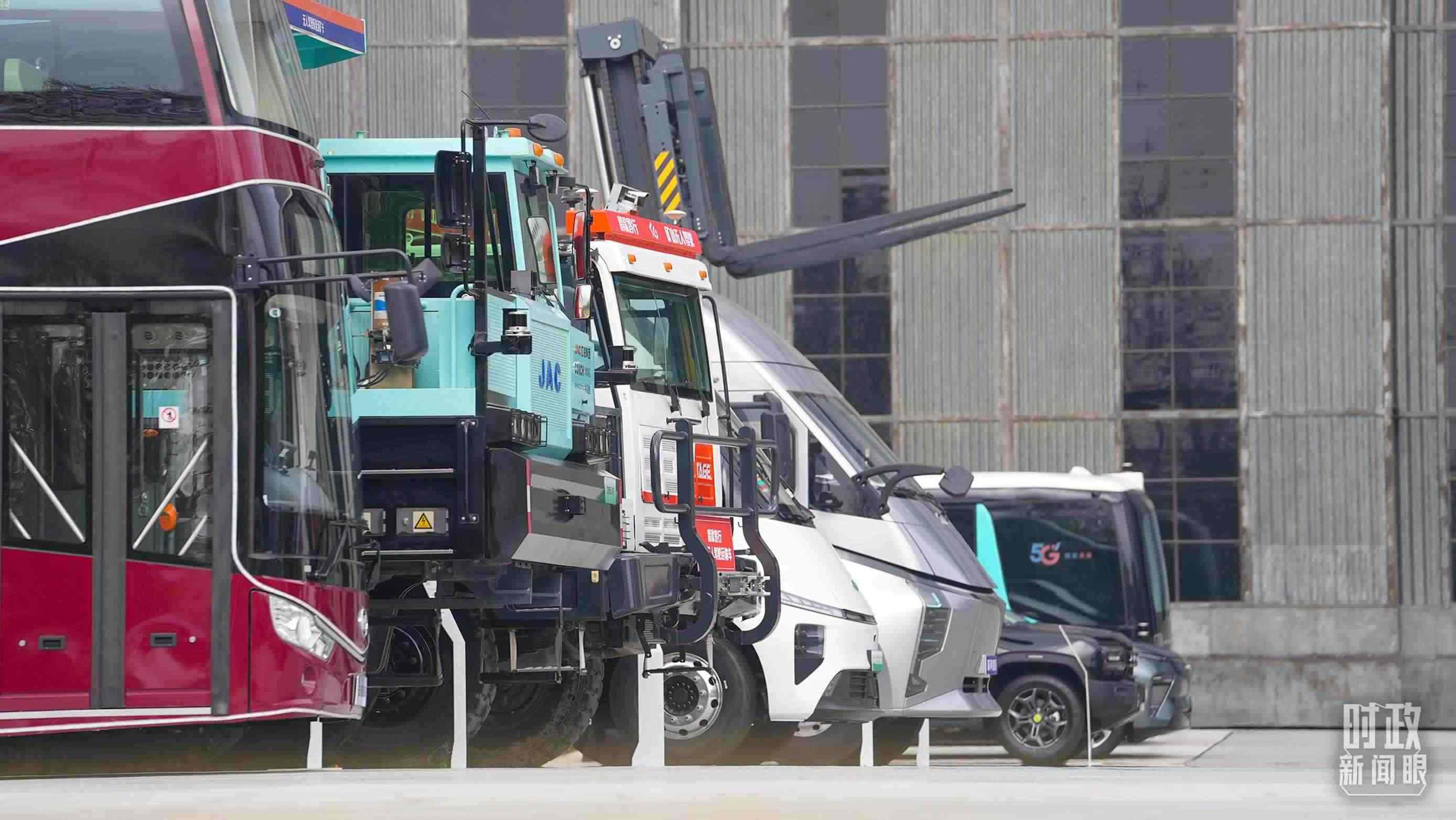 △安徽省重大科技創(chuàng)新成果集中展示展出的新能源汽車。（總臺央視記者金雨秋拍攝）