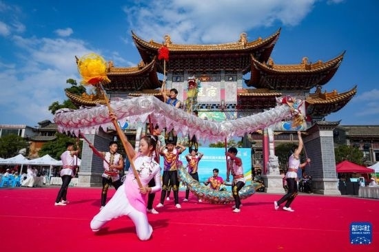 10月19日，四川師范大學(xué)舞龍隊(duì)在傳統(tǒng)舞龍項(xiàng)目中比賽，最終他們獲得該項(xiàng)目銀獎(jiǎng)。