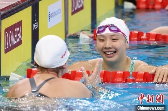 10月19日晚，2024年世界泳聯(lián)游泳世界杯上海站結(jié)束第二個(gè)比賽日的爭(zhēng)奪。圖為中國(guó)選手唐錢婷在女子100米蛙泳決賽中。 中新社記者 湯彥俊 攝