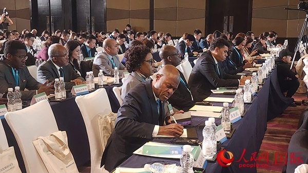 與會(huì)來賓在認(rèn)真記錄。人民網(wǎng)記者 萬宇攝