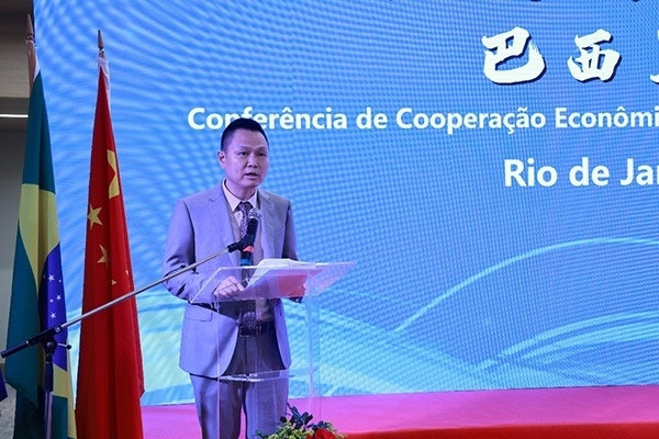 中國(guó)駐里約熱內(nèi)盧總領(lǐng)館副總領(lǐng)事王尉育在活動(dòng)現(xiàn)場(chǎng)致辭。人民網(wǎng)記者 陳海琪攝