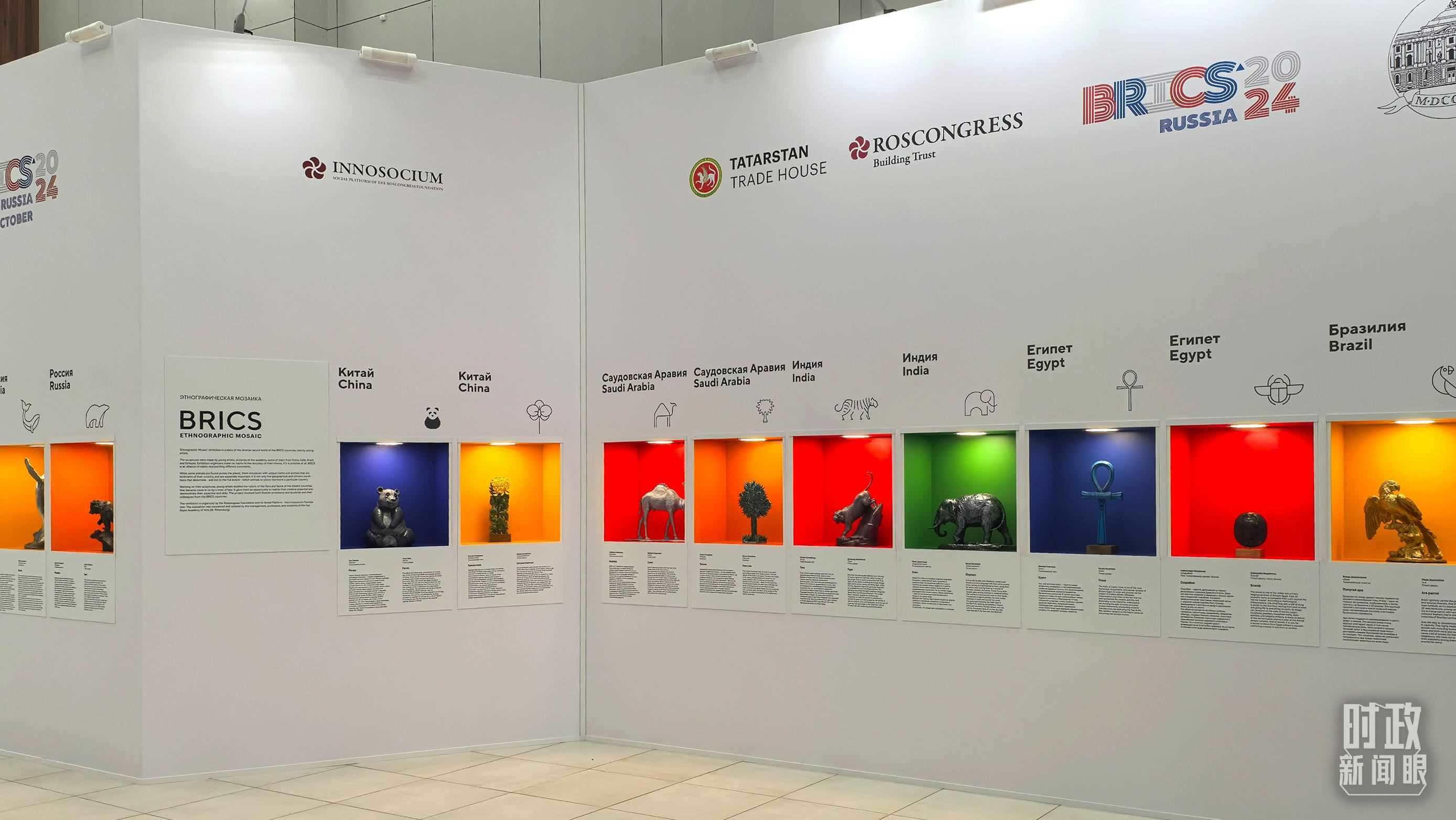 △ 喀山會展中心內(nèi)展示的金磚國家工藝品。（總臺央廣記者潘毅拍攝）