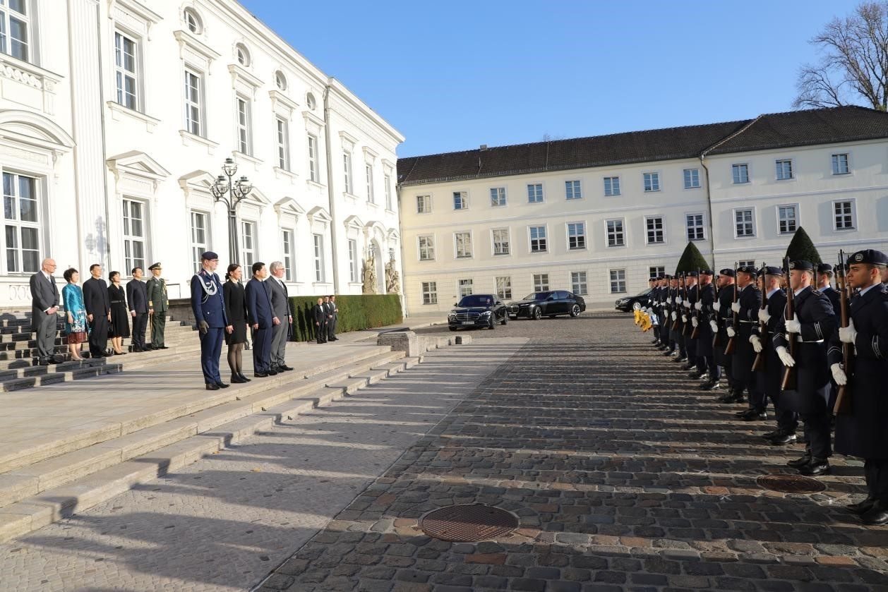 新任中國駐德國大使鄧洪波向德國總統(tǒng)施泰因邁爾遞交國書。中國駐德國大使館供圖