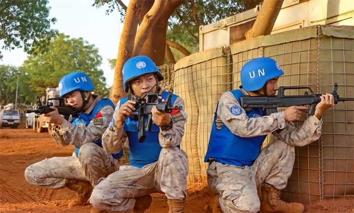 匯報一線偵察情況。王軍杰攝