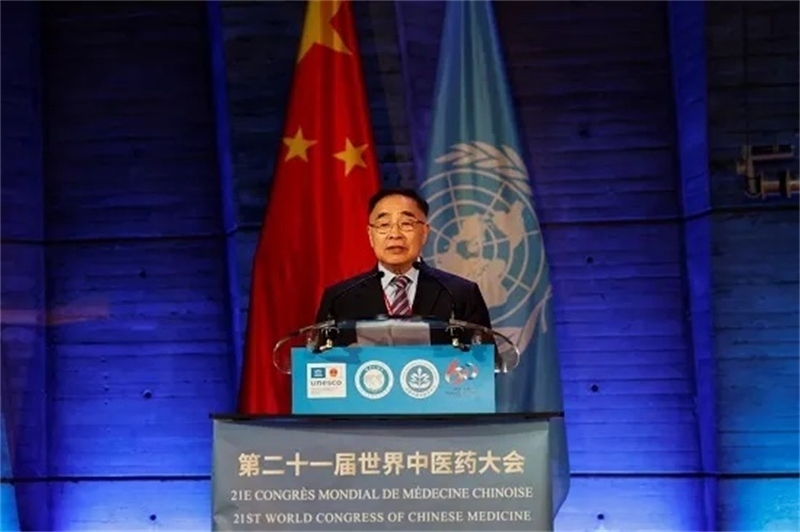 圖1：世界中聯(lián)副主席張伯禮院士致歡迎詞。世界中聯(lián)供圖