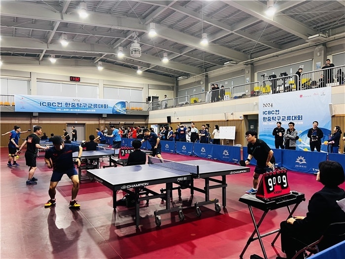 圖為中韓業(yè)余乒乓球友誼賽現(xiàn)場(chǎng)。 首爾中國(guó)文化中心供圖