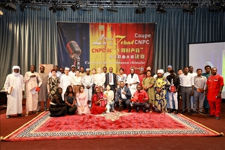 選手、評(píng)委、組委會(huì)工作人員共同與頒獎(jiǎng)嘉賓合影。中國(guó)石油非洲公司供圖