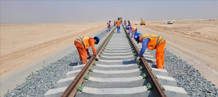 阿提哈德鐵路二期A標(biāo)項目施工中。中建中東供圖