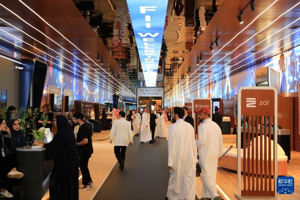 10月31日，在沙特阿拉伯首都利雅得，人們參加第八屆沙特“未來投資倡議”大會。新華社記者 隋先凱 攝