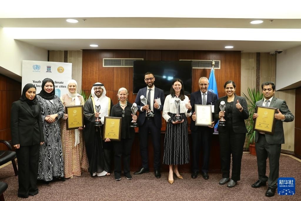 10月31日，在埃及亞歷山大，獲得第二屆全球可持續(xù)發(fā)展城市獎(jiǎng)（上海獎(jiǎng)）的城市代表合影。新華社記者 王東震 攝