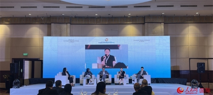 “企業(yè)對中國東盟互聯(lián)互通的責任與貢獻”分議題討論現(xiàn)場。人民網(wǎng)記者 曹師韻攝