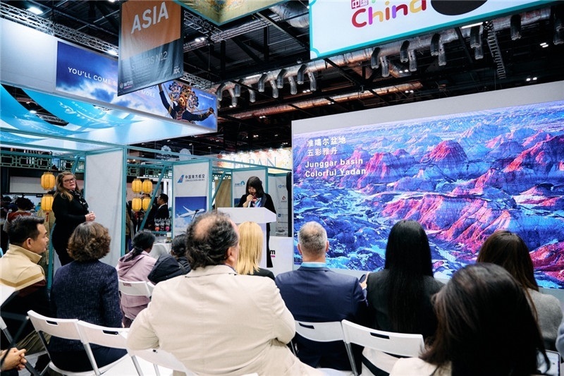  “中國館”新疆旅游推介會現(xiàn)場介紹。楊浩鵬攝