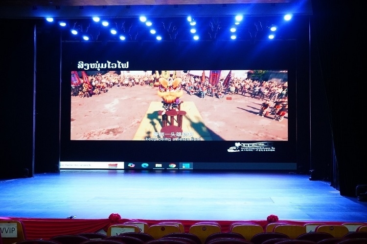 “露天電影院——中老優(yōu)秀電影巡映”首映式上放映老撾語配譯的中國動畫電影《雄獅少年》。主辦方供圖