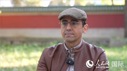 巴西漢學(xué)家喬治·西內(nèi)迪諾（中文名“沈友友”）。人民網(wǎng)記者 劉寧攝