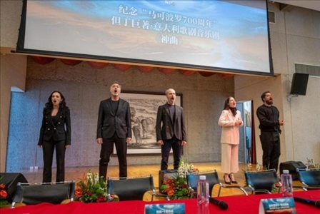 發(fā)布會現(xiàn)場，主創(chuàng)表演音樂劇片段。主辦方供圖