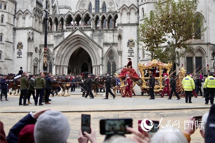 2024倫敦金融城市長就職巡游現(xiàn)場。吳若鳴攝