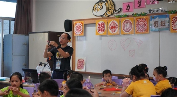 剪紙教學(xué)。主辦方供圖